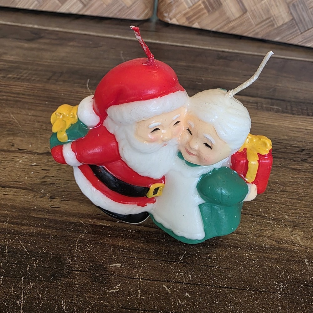 Vintage Avon Mr & Mrs Santa Clause Figurine Christmas 2 Wick Wax Candle Unused